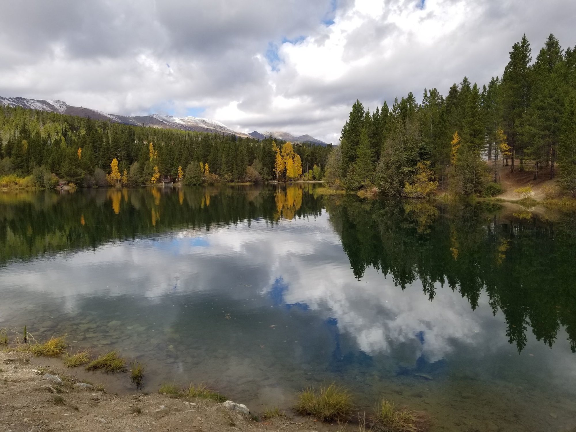 6 Fall Hikes for Leaf Peeping Near Breckenridge: Sawmill Reservoir